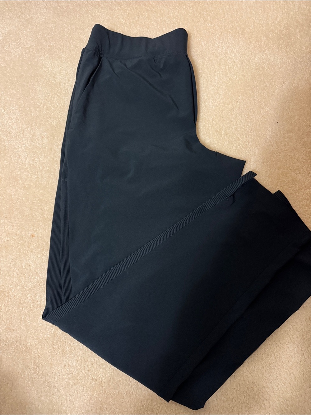 Athleta navy Brooklyn ankle pants.